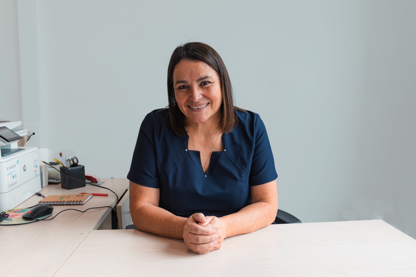 Ema Reyes sonriendo durante una instancia de orientación